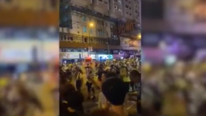 “加油！加油！” 香港市民送饮料撑警，画面好暖心