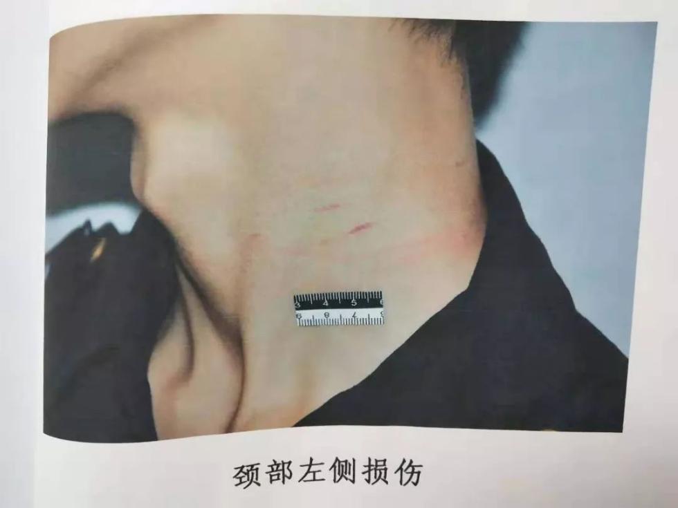 就为一个免费冰激凌，年近半百的他居然袭警