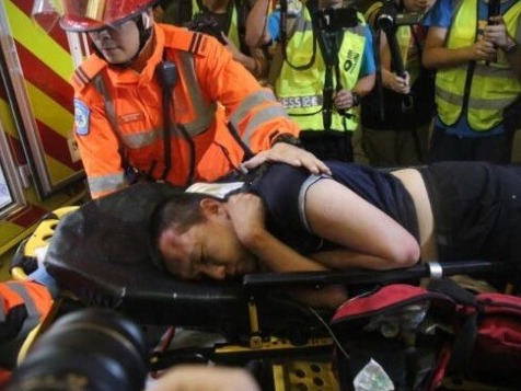 付国豪遭持美国旗黑衣人追打，19岁涉案男子被拘捕
