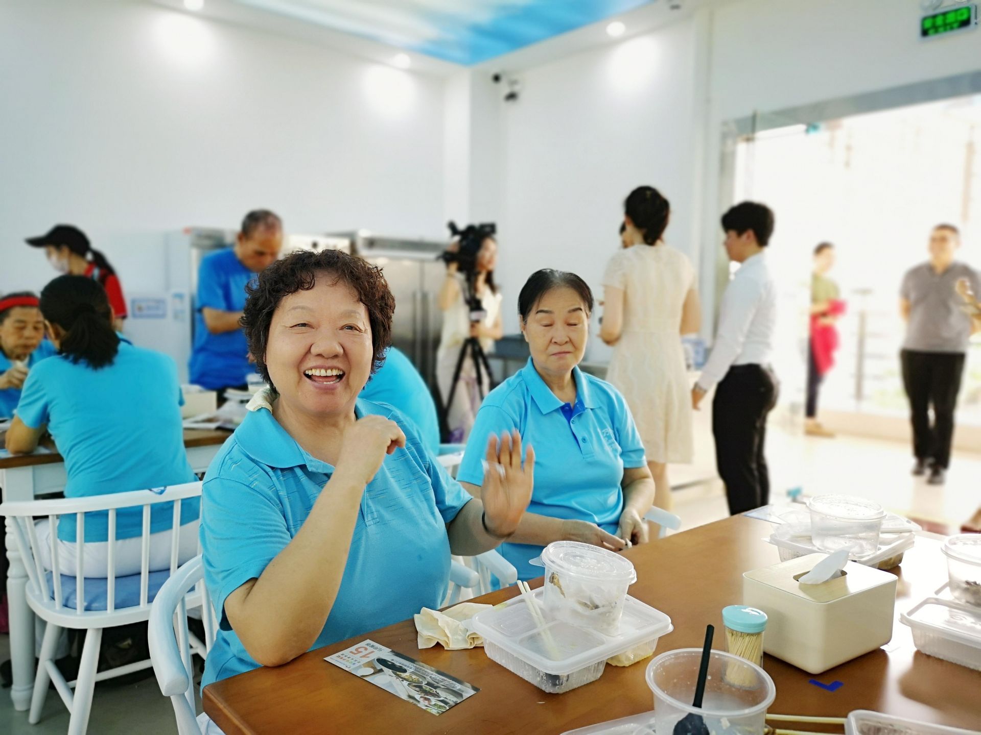 龙城街道“夕阳红·长者食堂”开餐啦  每天可为200老人供餐
