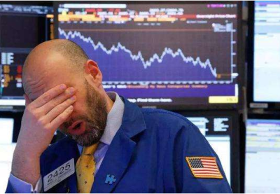 由于对经济前景的恐惧，周三美股三大指数暴跌