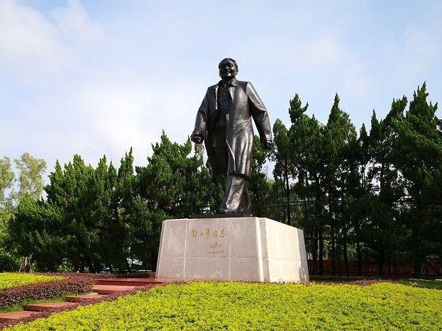 绍兴市党政代表团在深圳集体考察学习 第一站：邓小平铜像