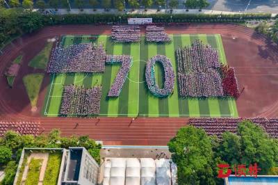 5500名师生齐声歌唱祝福祖国，坪山实验学校举行国庆主题活动