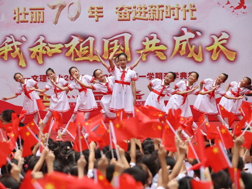 深圳师生一曲赞歌告白《我和我的祖国》红遍网络