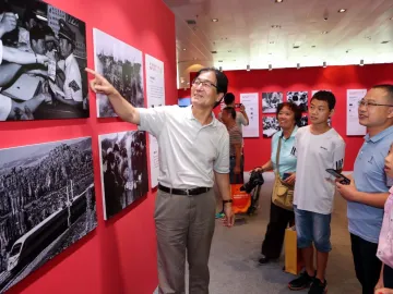 市民热捧“第三届中国图片大赛典藏作品展”