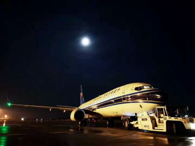 浪漫！潮汕机场南航“赏月航班”带你飞上天和月亮肩并肩