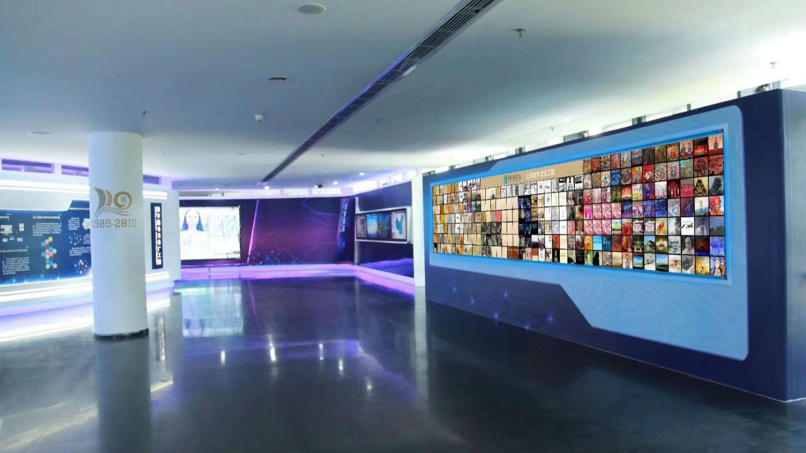机器人“小图”带你看展  国图公共数字文化展有点“潮”