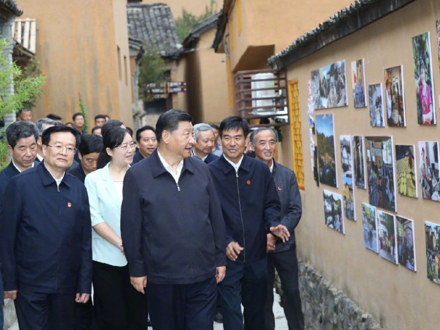 视频丨习近平在河南考察调研 瞻仰革命烈士纪念堂 走进“创客乡村”