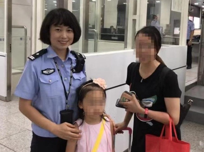 情注口岸暖客心：皇岗边检站执勤民警为民排忧解难侧记