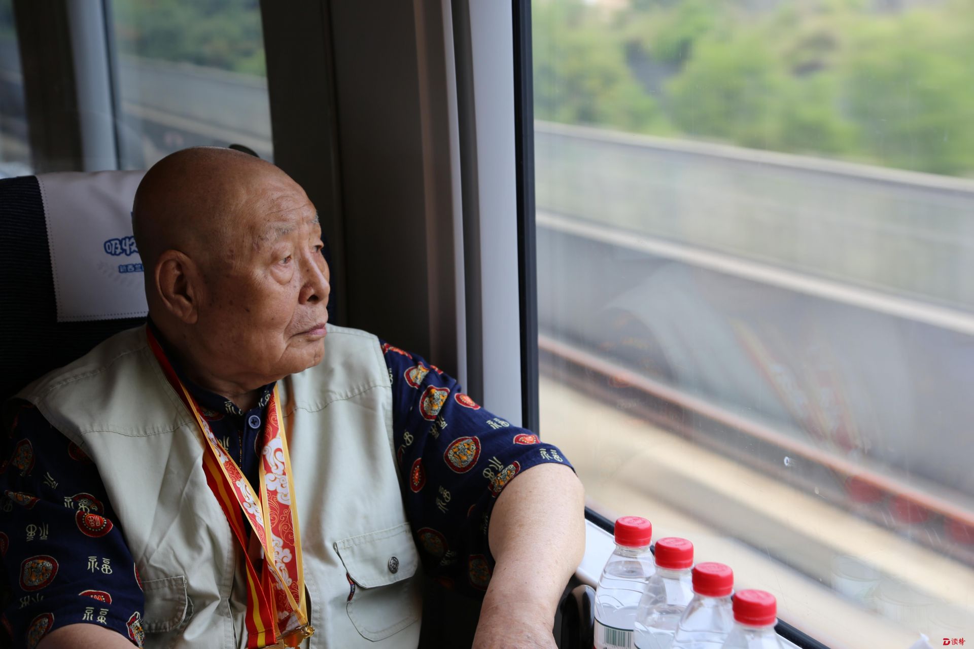 在民警陪同下,3個老人先到深圳北站參觀,接著乘坐高鐵來到了東莞市的