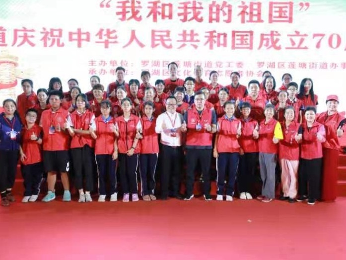 居民家门口欣赏“周末音乐会”，莲塘街道举办庆祝新中国成立70周年文艺汇演
