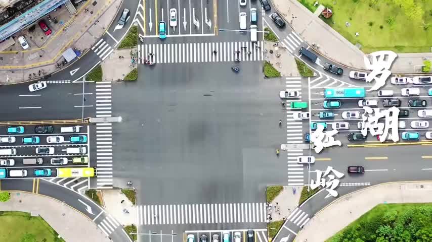 深圳市民不经意画了一幅温馨图