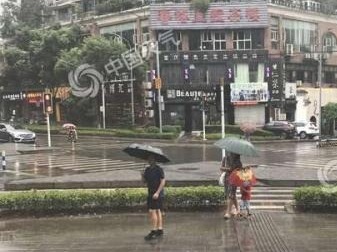 华西秋雨“仍在线” 北方秋意正浓南方夏日炎炎