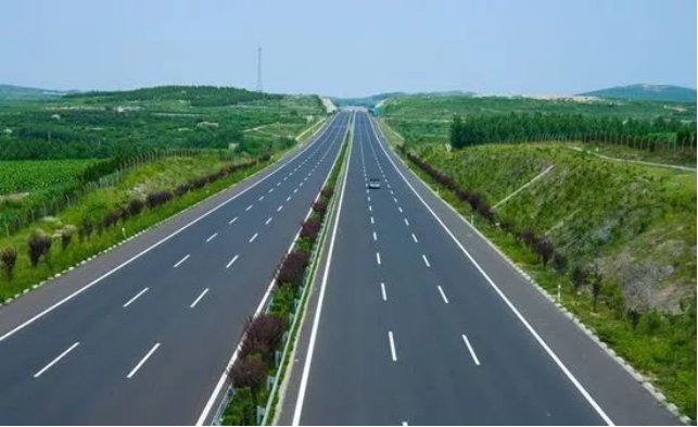 国庆假期高速公路免费通行，快收下深高速发布的这份拥堵绕行指南