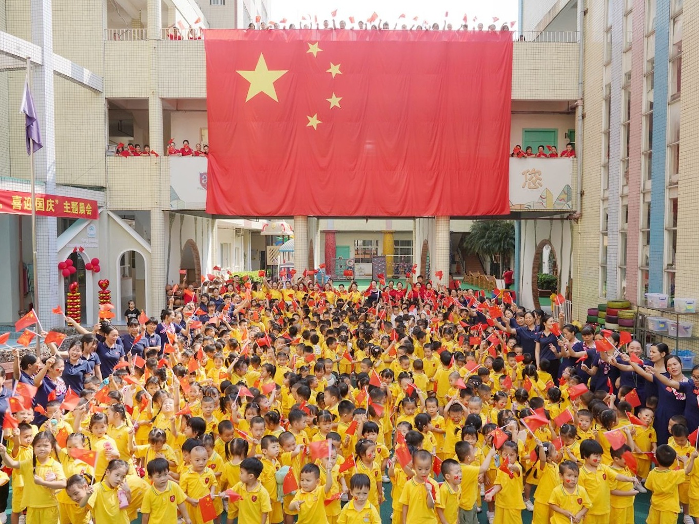 歌声飞扬！龙华区松和幼儿园主题晨会祝福祖国