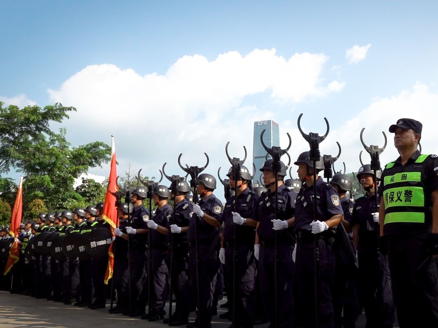 新闻路上说说说丨五千义警在行动，让平安常驻群众身边