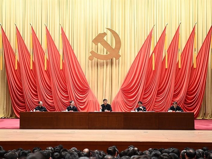 新华社评论员：领导干部要敢于斗争善于斗争