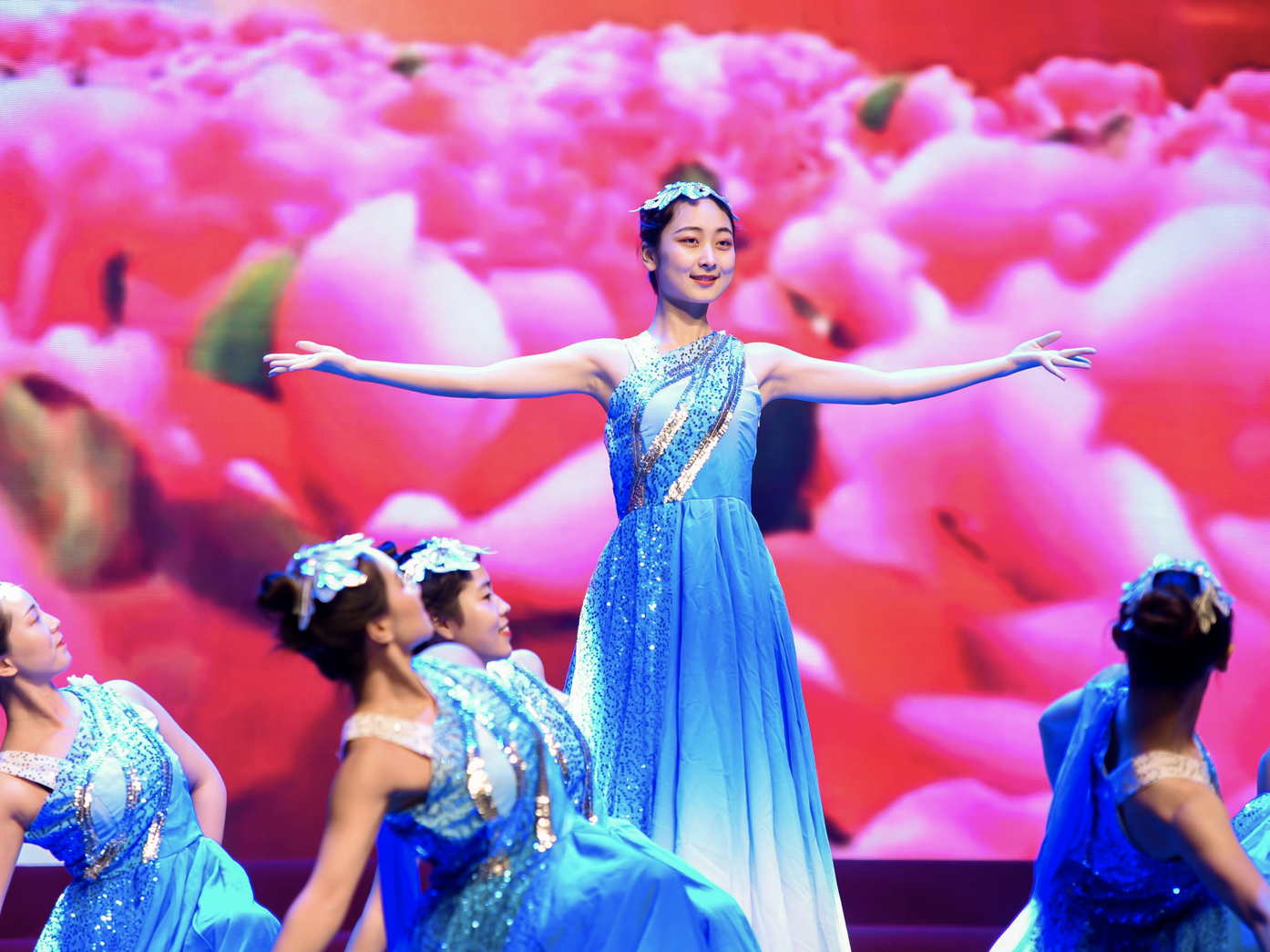南头街道举办国庆文艺汇演 深港儿女欢聚一齐祝福祖国