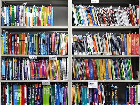 我国公共图书馆的藏量稳步增长，但人均图书藏量仍偏低