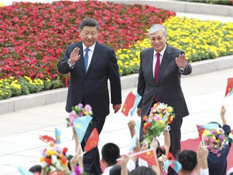 习近平举行仪式欢迎哈萨克斯坦总统访华并同其举行会谈