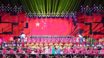 “我爱你中国——庆祝中华人民共和国成立70周年深圳群众文艺晚会”深圳湾畔绽放