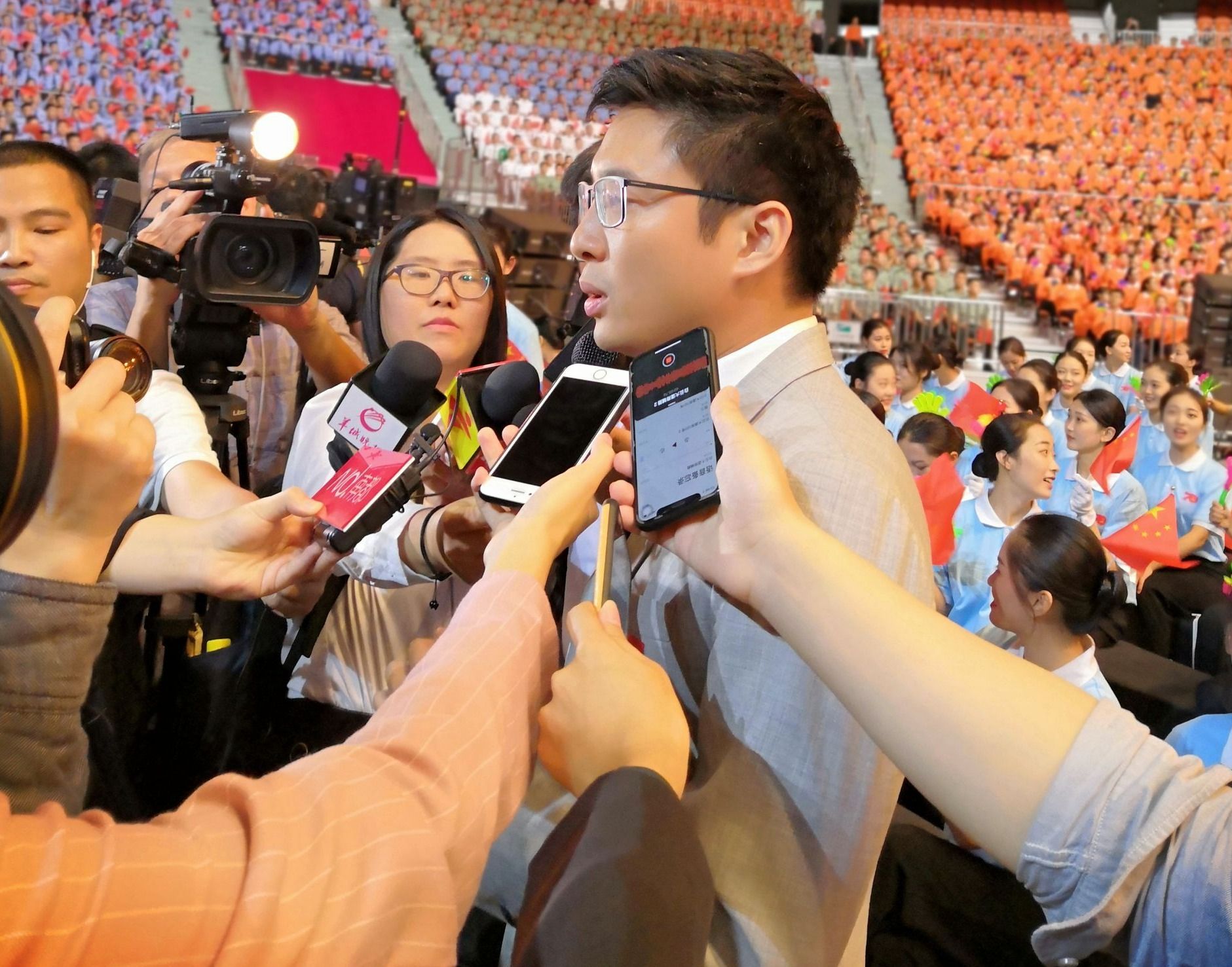 出席广东庆祝新中国成立70周年大会的港澳人士称：​要积极融入国家发展大局