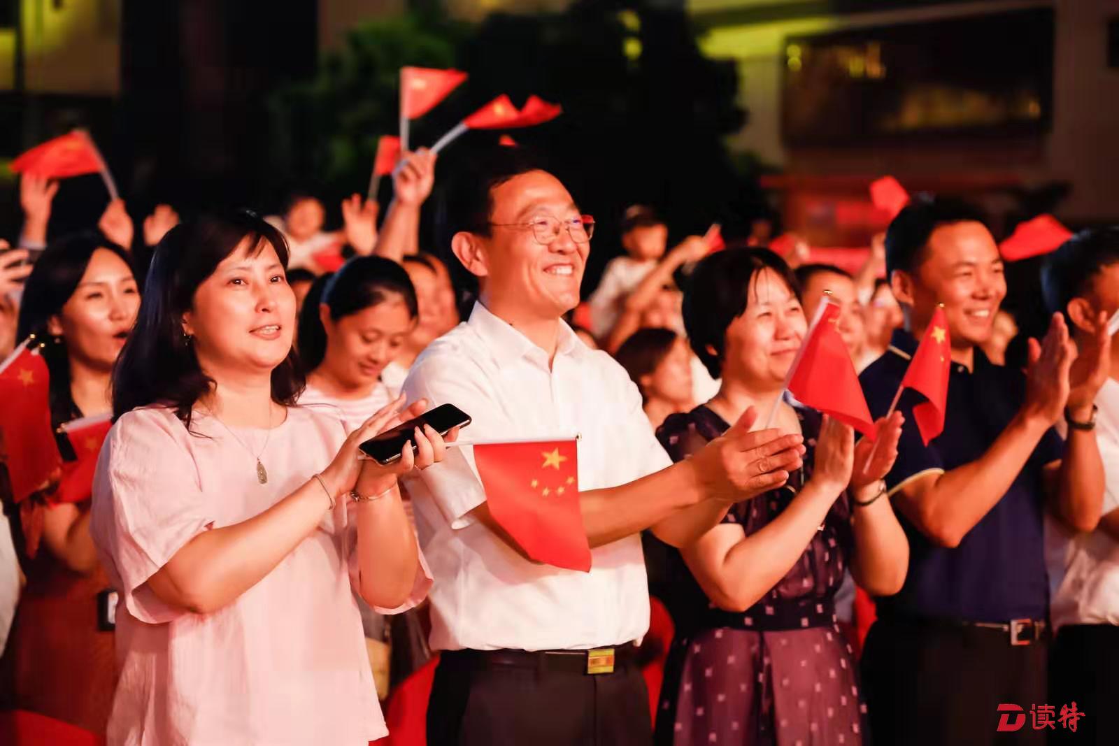 古建筑融汇交响乐！坪山大万世居唱响“我和我的祖国”