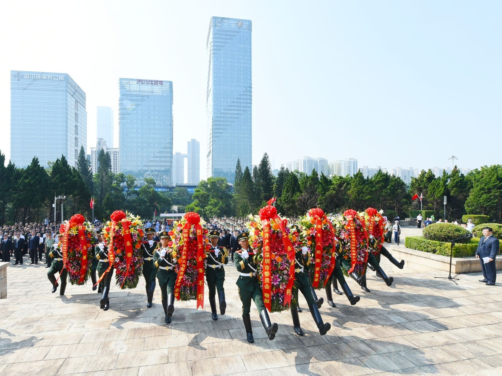 深圳举行公祭烈士活动暨向烈士纪念碑敬献花篮仪式