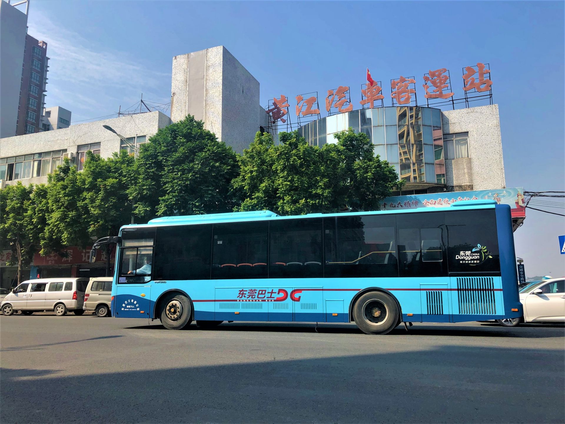 光明区首条跨市公交线路开通，花3元就能直达东莞  