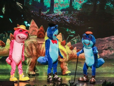 10月13日《恐龙归来之小精灵探险记》 圆孩子们一个真实世界的恐龙梦！
