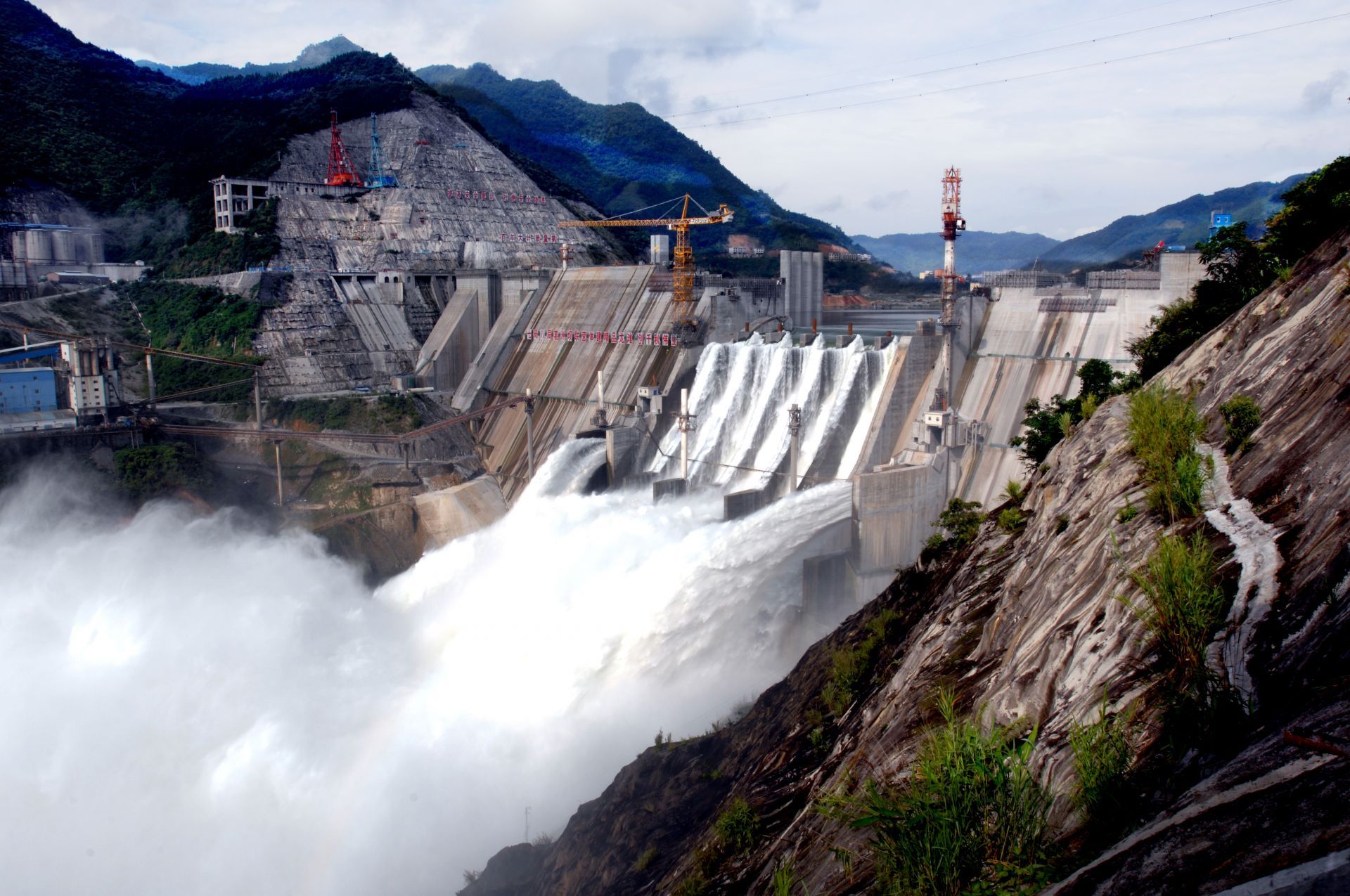 中国力量龙滩丰碑引领大型水电工程实现中国造