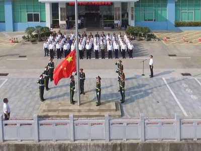 石井街道举行升旗仪式，庆祝新中国成立70周年