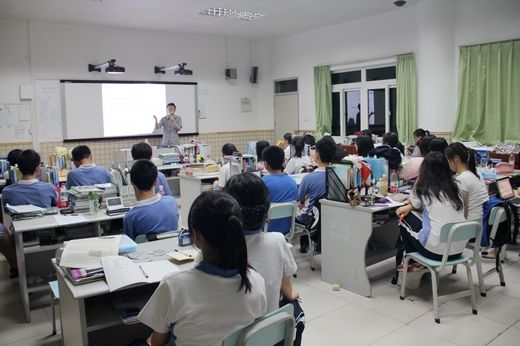深圳拟修法规定：中小学生不得在教学场所玩电子游戏