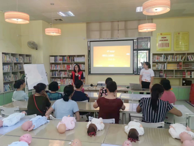 龙城街道回龙埔社区为居民开设育儿课程