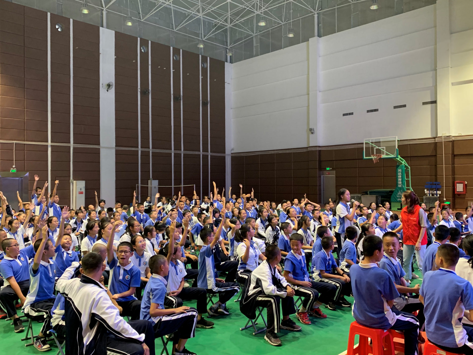 手拉手攀禁毒高峰 大鹏新区葵涌中学开展禁毒宣传活动