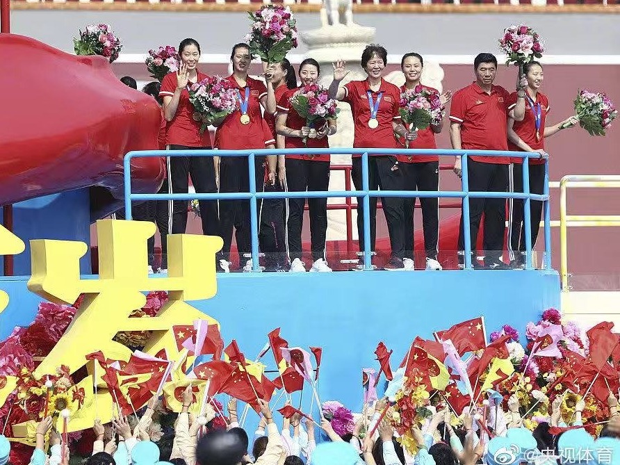 这颗糖我吃了！女排回应兵哥哥“硬核表白”