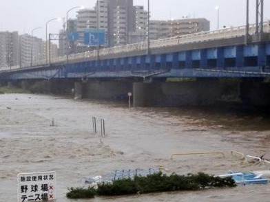 台风“海贝思”重创日本：26人遇难，新干线被淹或整车报废
