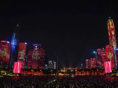深圳特别版灯光秀: 国庆日当晚14万人次观看