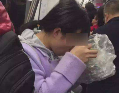 深圳地铁“禁食令”颁布4年，“饮食男女”最爱偷偷吃这些食物