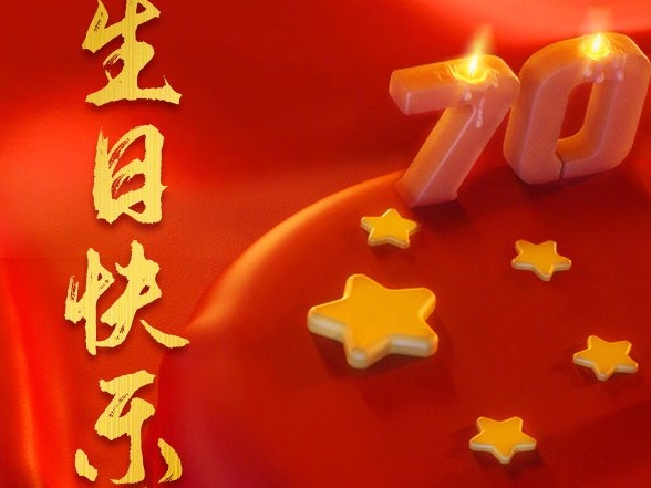 祖国富强 人民幸福指数节节攀升 深圳各界市民通过电视网络等渠道观看大阅兵