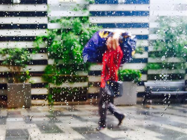 国庆长假最后两天深圳有中到大雨，气温将小幅下降