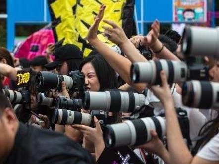 男演员为航班延误道歉，谁之过？