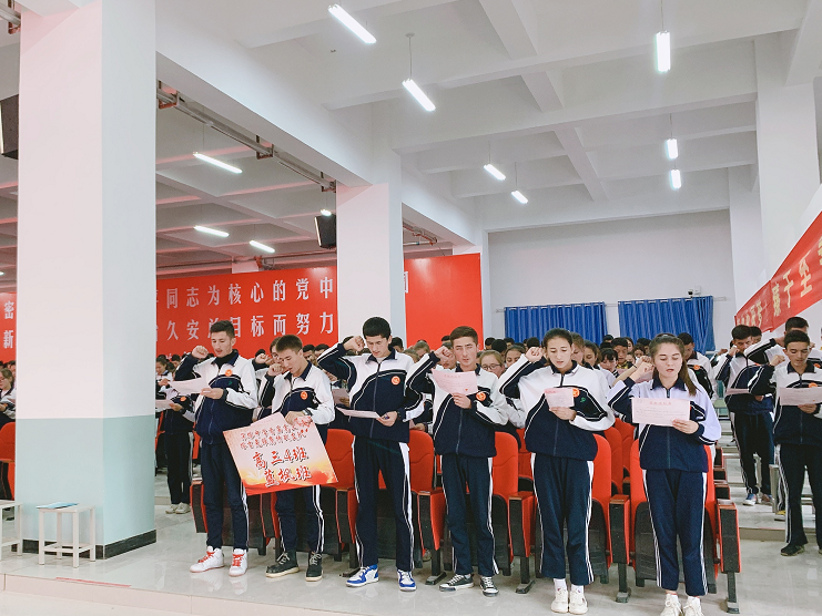 “亮剑”出发！深塔中学举行首届高考出征授牌仪式
