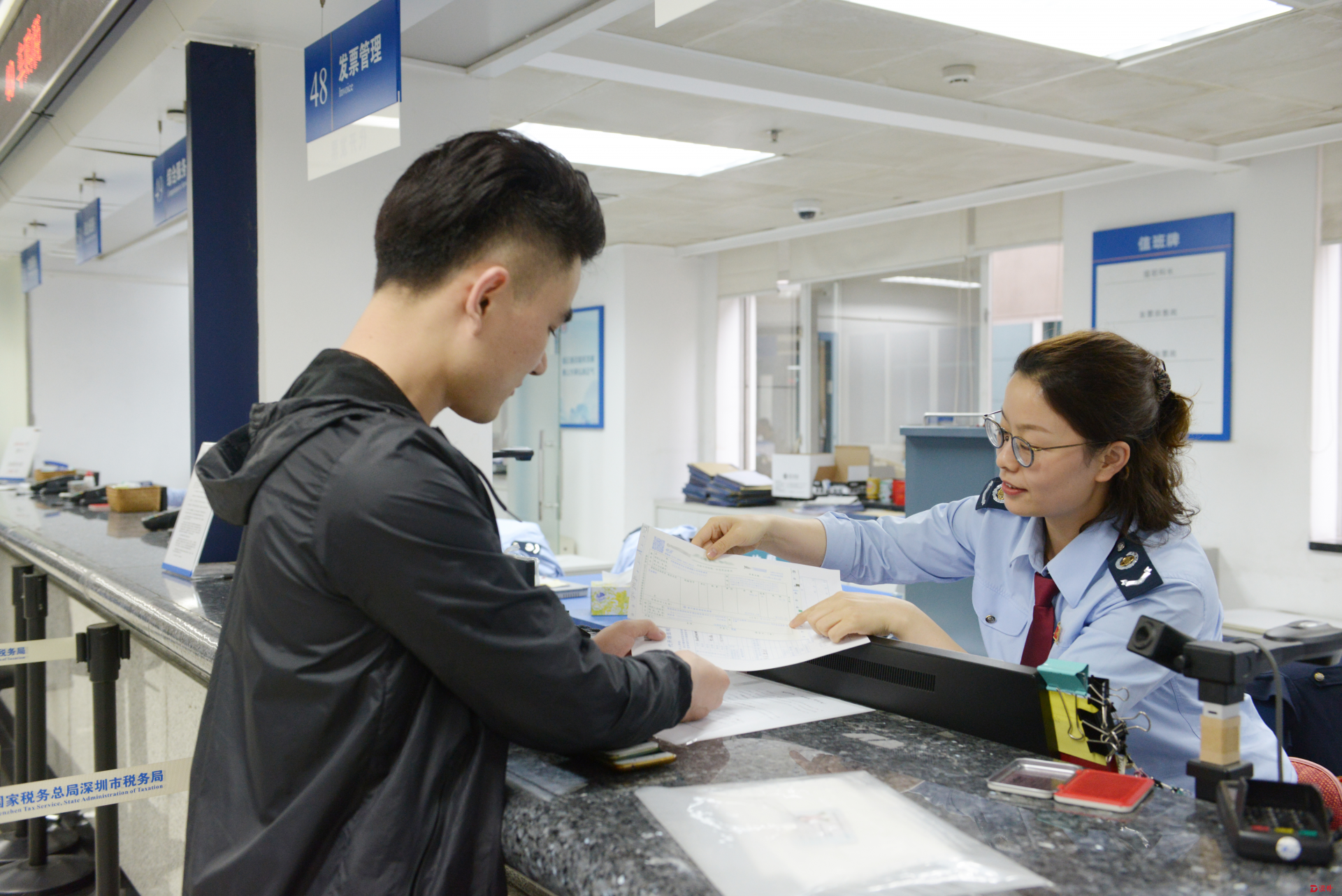 市人大常委会询问“四个千亿”政策执行情况，今年将为企业减负超1500亿元