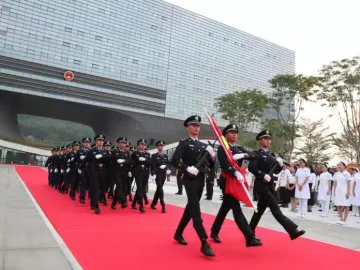 光明区举行新中国成立70周年升国旗仪式