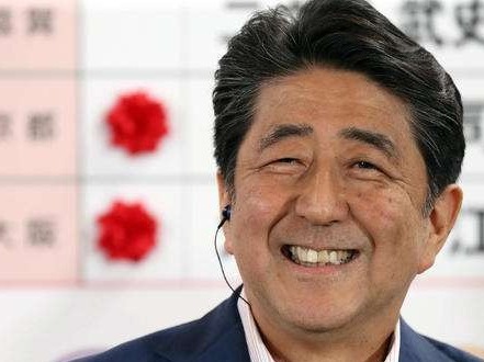 日本首相安倍晋三表示希望日中关系保持目前势头