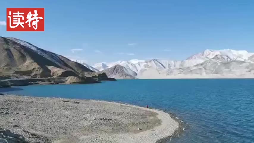 雪山冰川环抱的白沙湖美景
……
深喀号·读特援疆旅游专列走进新疆喀什地区，观赏纯净梦幻的白沙湖美景，领略辽阔壮美的高原风光。