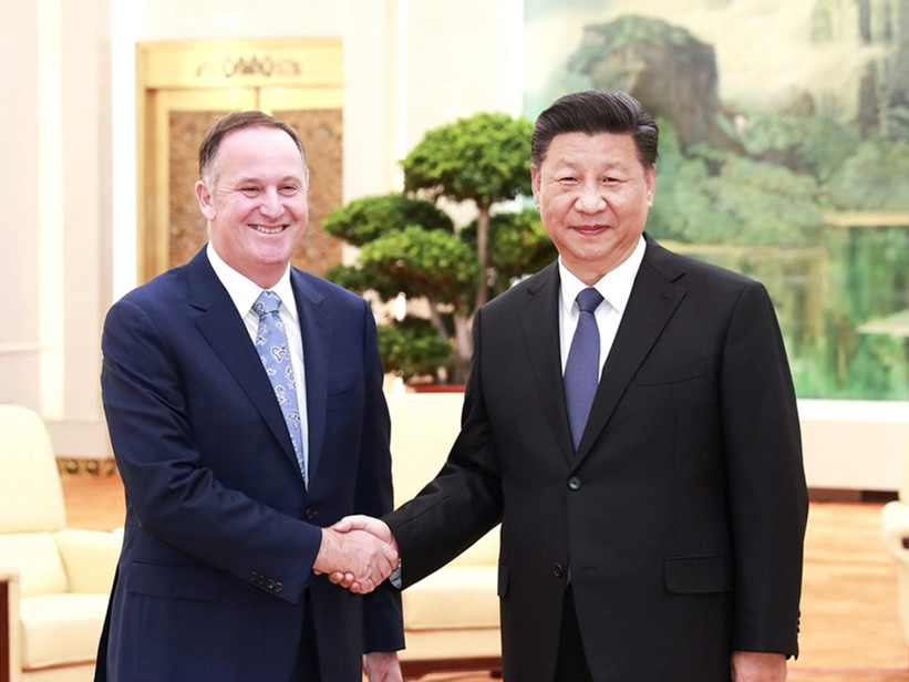 习近平会见新西兰前总理约翰·基