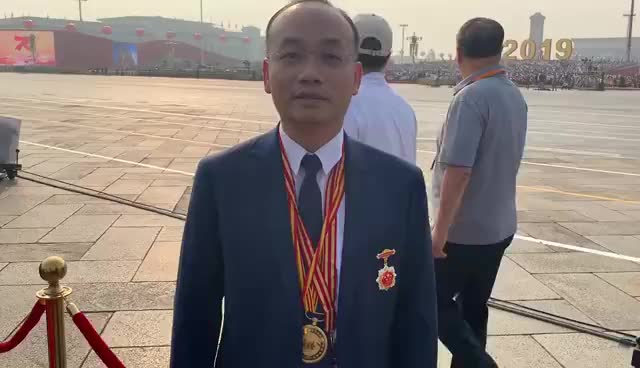 深圳代表天安门广场上祝福祖国繁荣昌盛