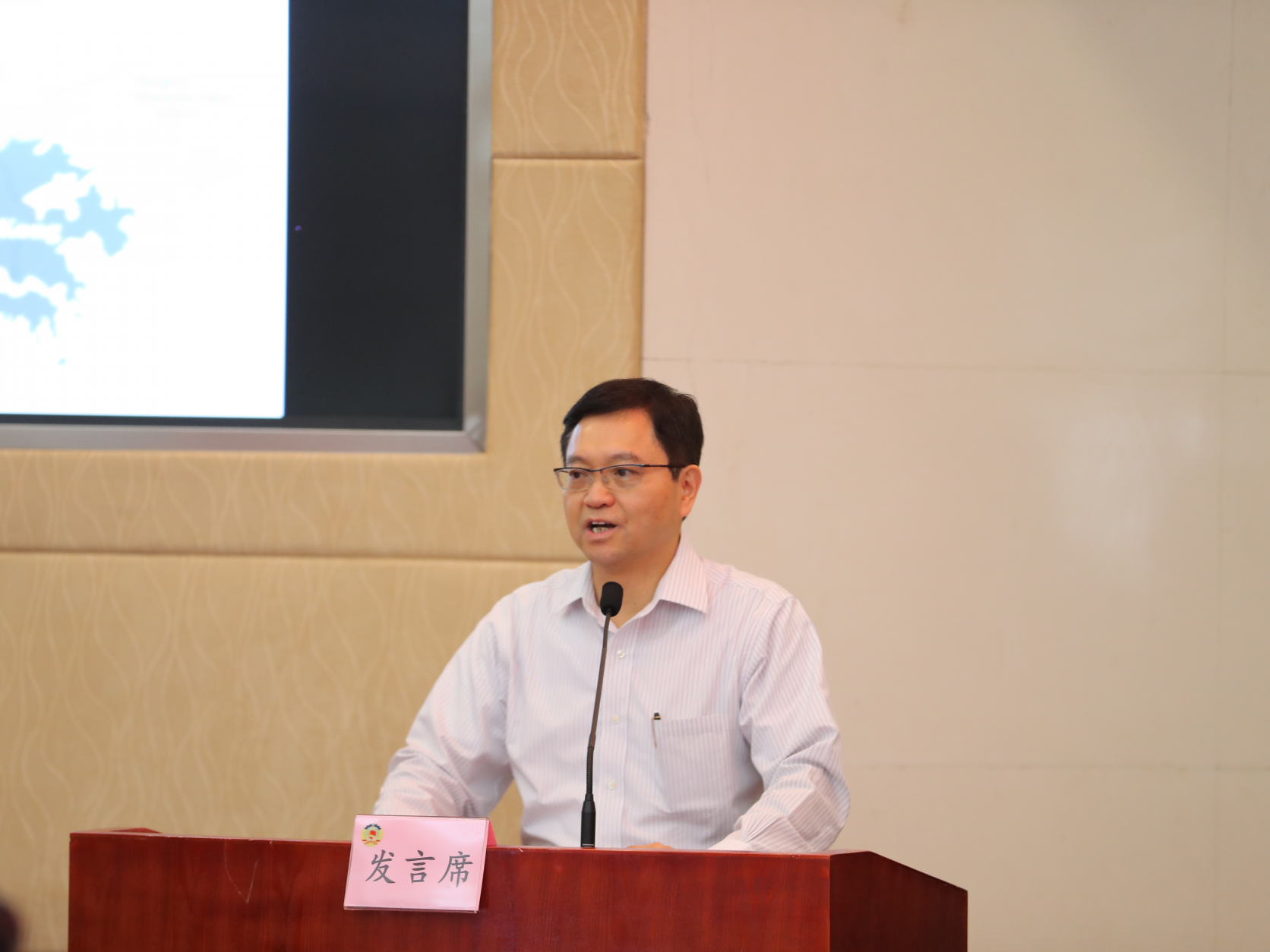 张展豪：切实解决高端现代服务业“大门已开，小门未开”问题